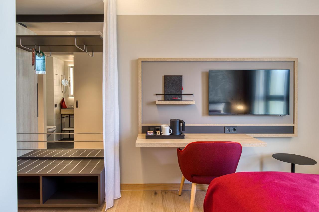 Intercityhotel Berlin Airport Ber Terminal 1 & 2 Schoenefeld Exterior photo Room interior