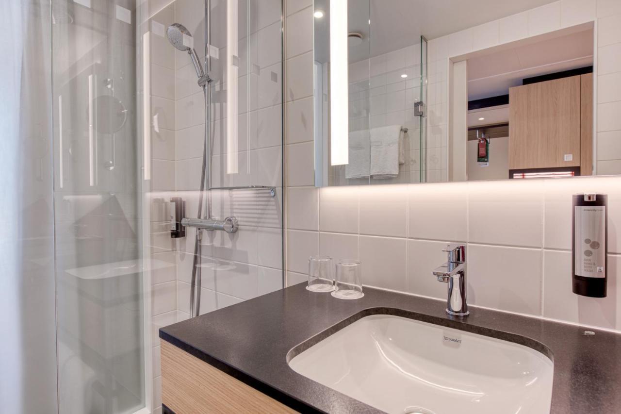 Intercityhotel Berlin Airport Ber Terminal 1 & 2 Schoenefeld Exterior photo Bathroom
