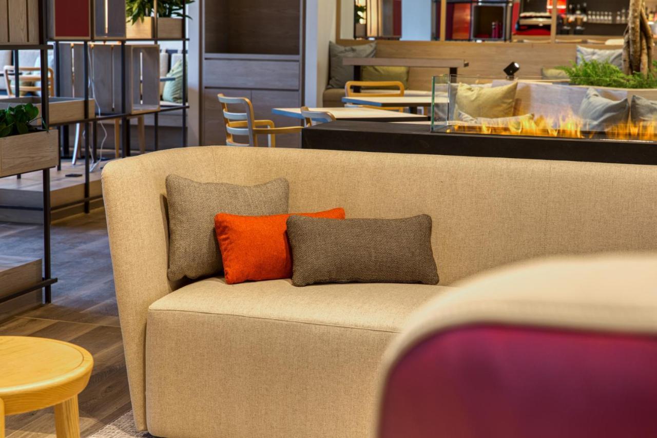 Intercityhotel Berlin Airport Ber Terminal 1 & 2 Schoenefeld Exterior photo "The sofa is a sofa"