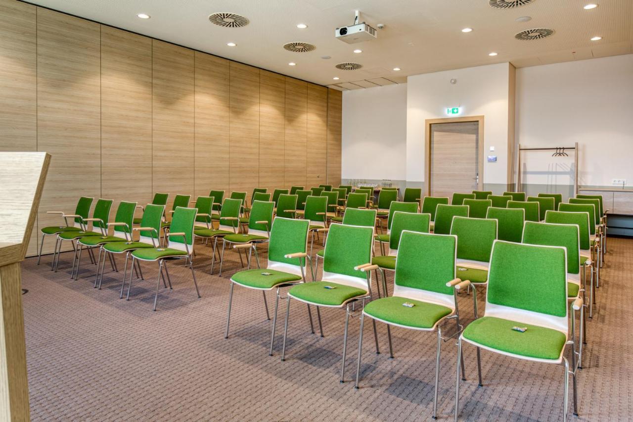 Intercityhotel Berlin Airport Ber Terminal 1 & 2 Schoenefeld Exterior photo The conference hall