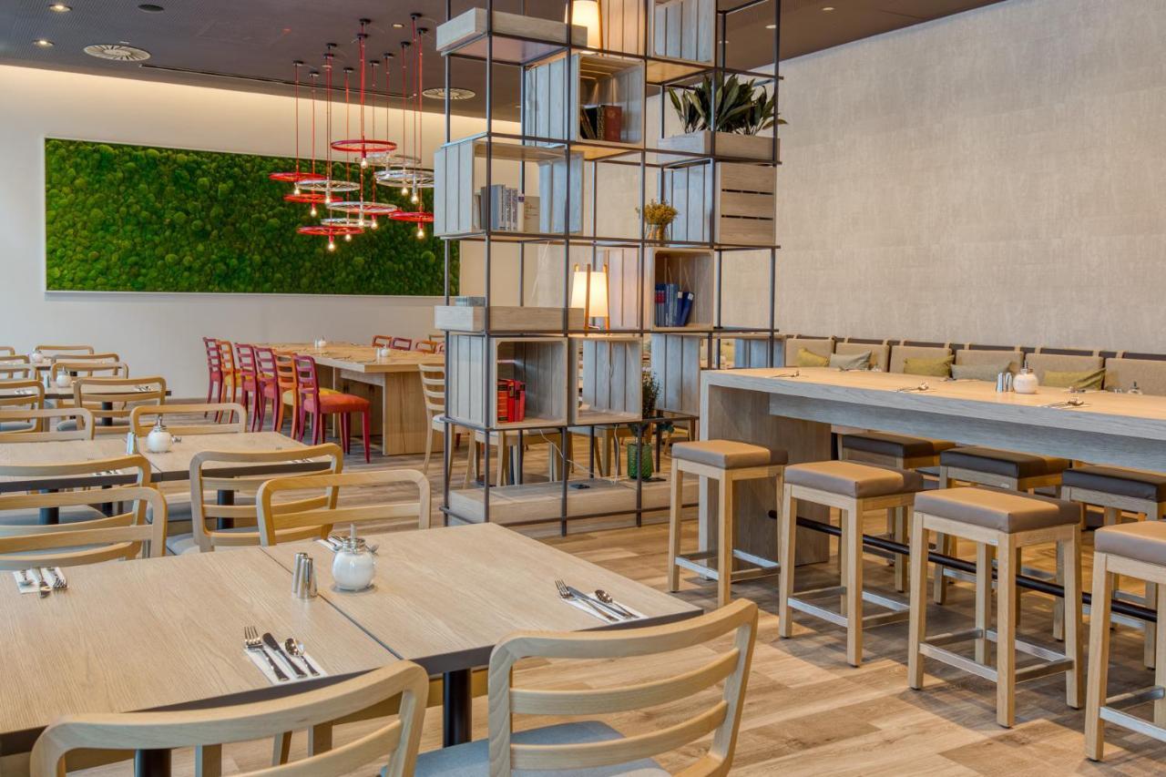Intercityhotel Berlin Airport Ber Terminal 1 & 2 Schoenefeld Exterior photo Restaurant interior design