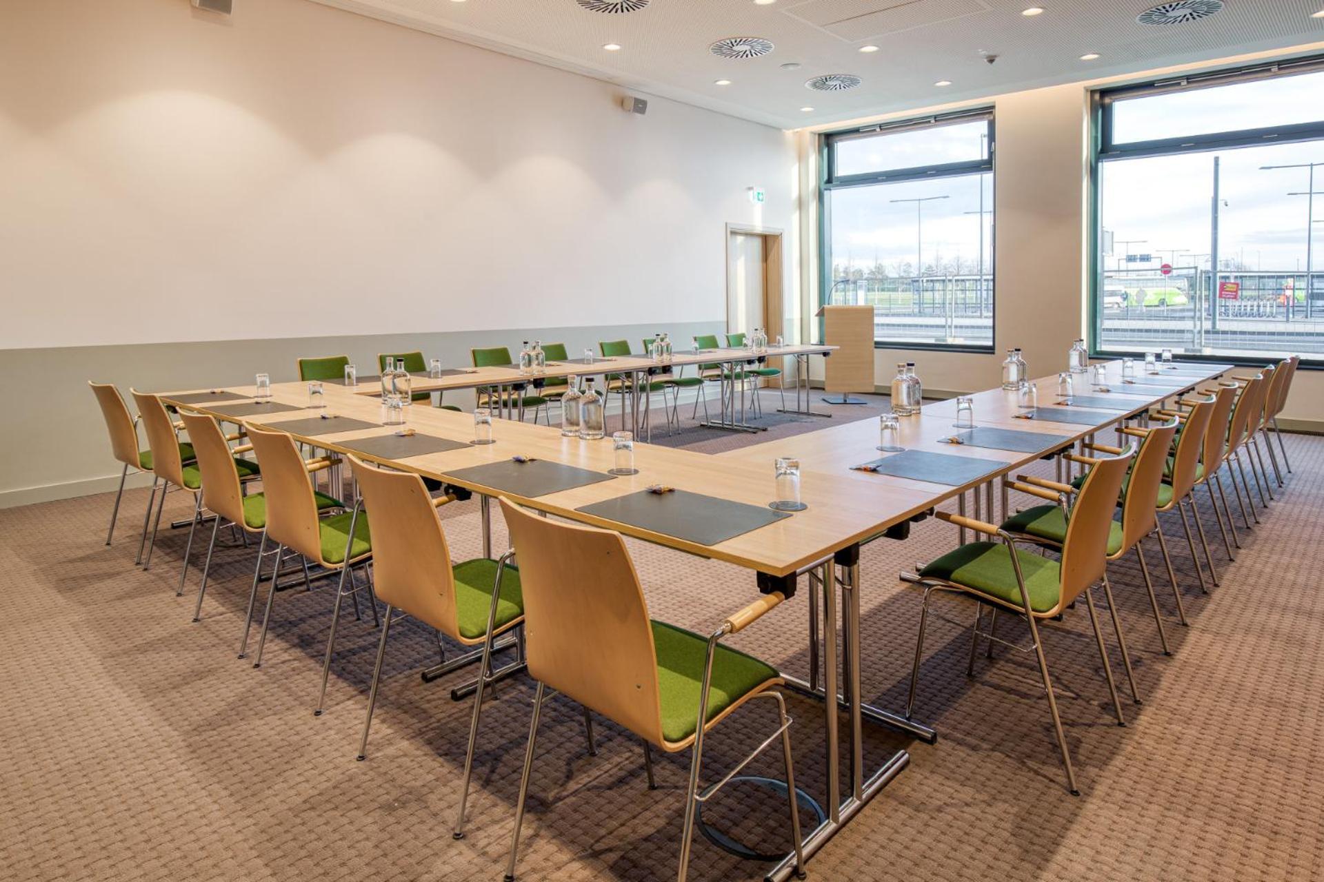 Intercityhotel Berlin Airport Ber Terminal 1 & 2 Schoenefeld Exterior photo Meeting room