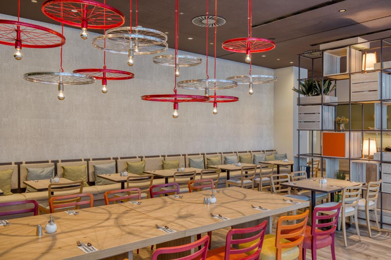 Intercityhotel Berlin Airport Ber Terminal 1 & 2 Schoenefeld Exterior photo Restaurant interior design
