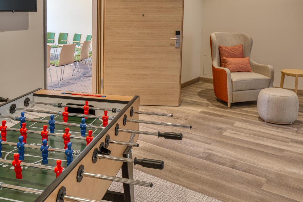 Intercityhotel Berlin Airport Ber Terminal 1 & 2 Schoenefeld Exterior photo The table football table in the room