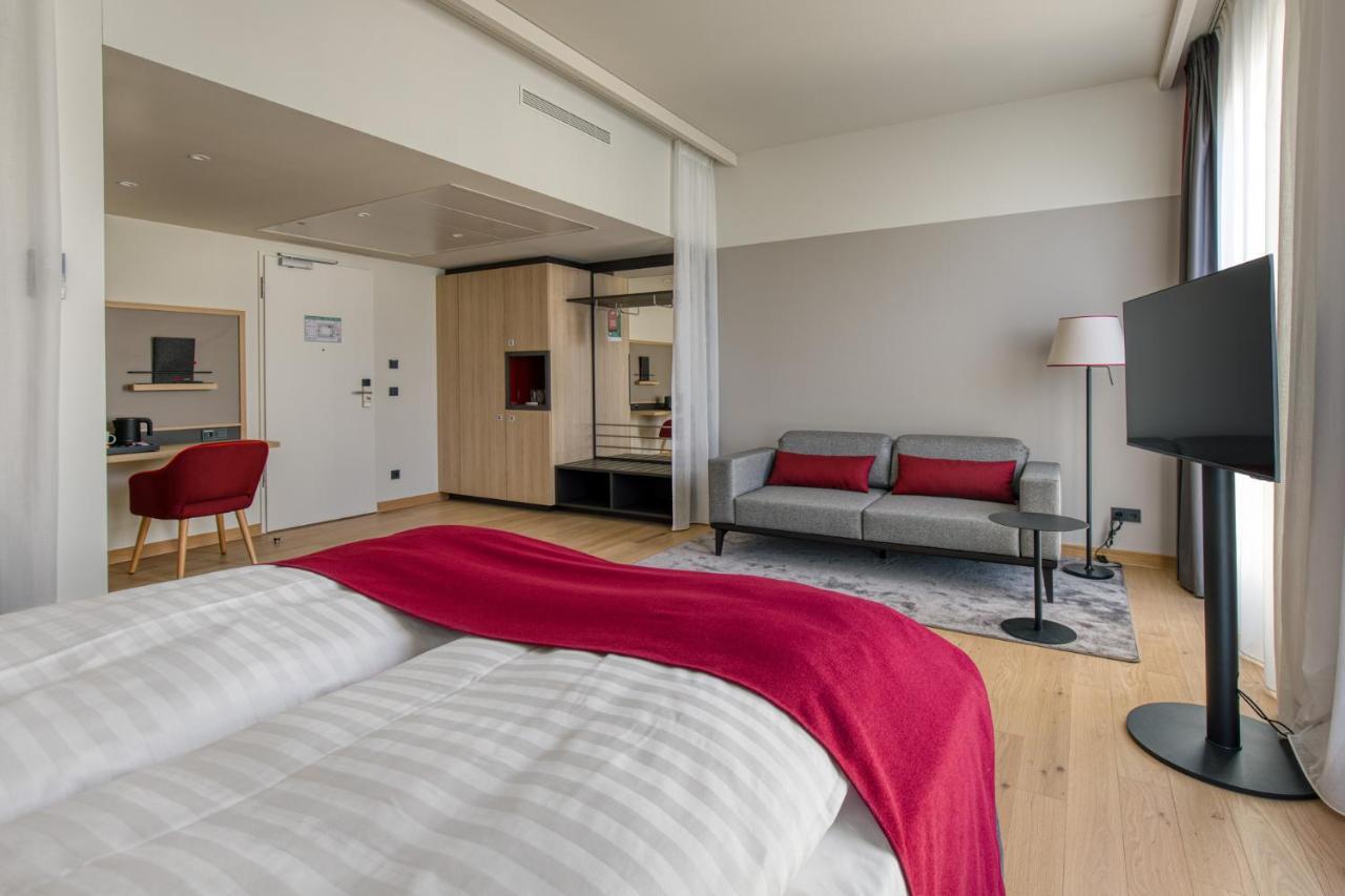 Intercityhotel Berlin Airport Ber Terminal 1 & 2 Schoenefeld Exterior photo Room interior