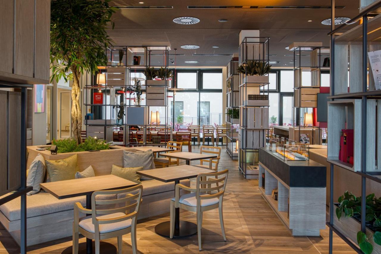 Intercityhotel Berlin Airport Ber Terminal 1 & 2 Schoenefeld Exterior photo Interior of the hotel